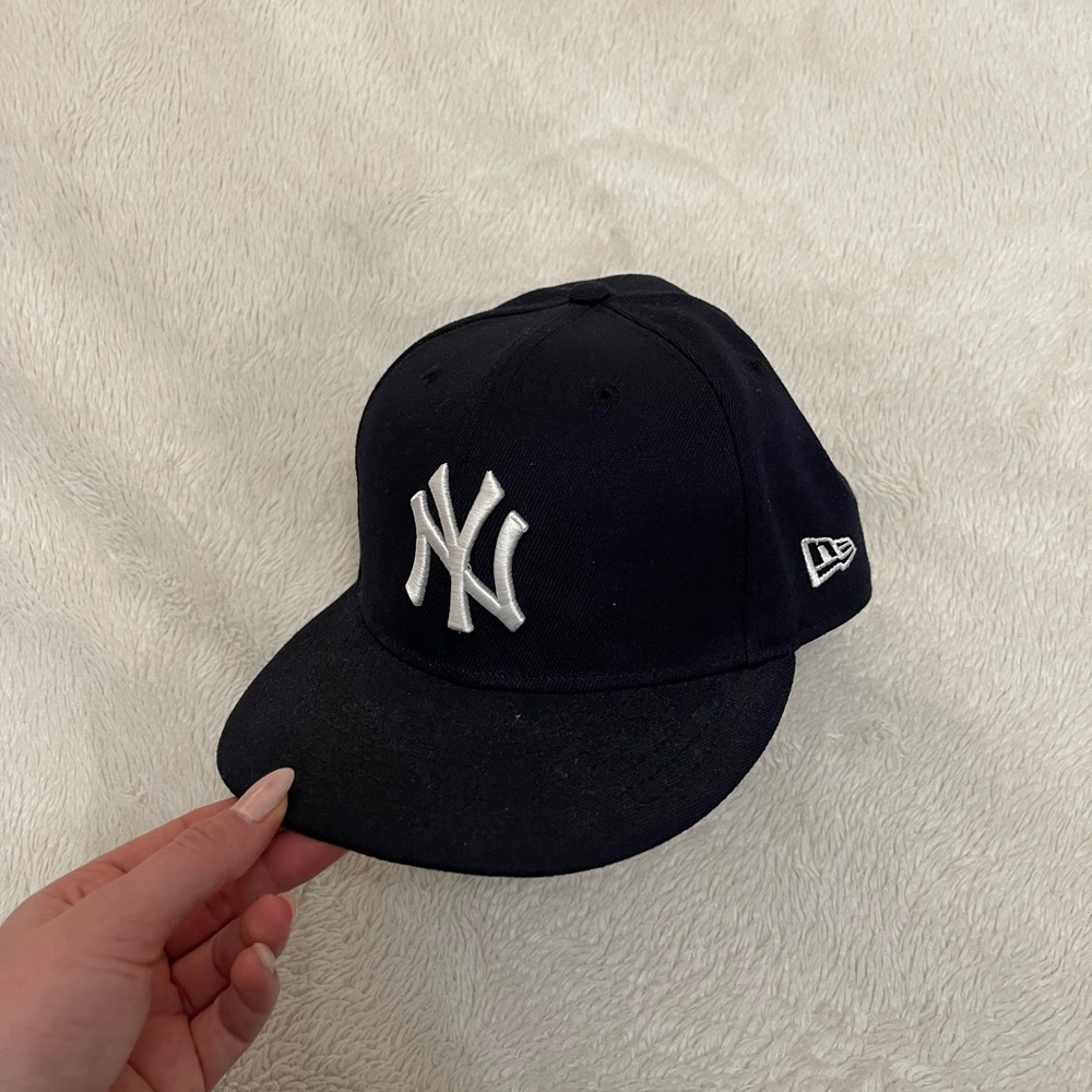NAVY NEW ERA 59 FIFTY YANKEES HAT🦋